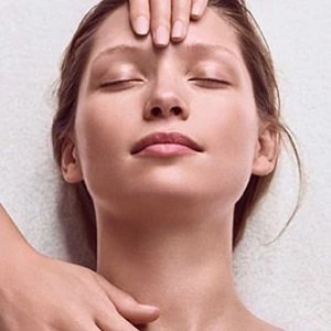 CLARINS-RADIANCE-BOOSTING-FACIAL-AT-TOP-LOUGHBOROUGH-BEAUTY-SALON